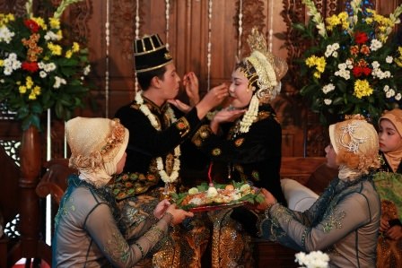 indoweeding7.jpg