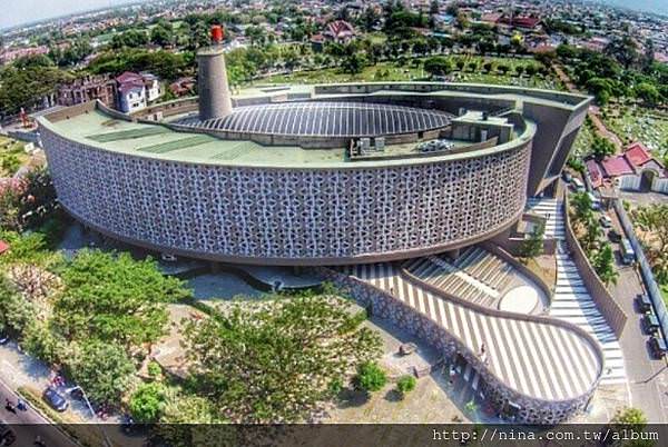 4. Museum Tsunami Aceh.jpg