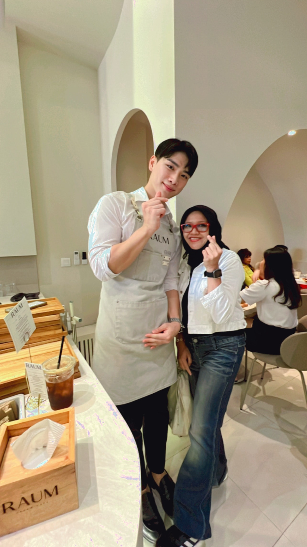 【印尼咖啡】少女心爆發!Raum Cream Café:有韓國歐巴和甜點的網美咖啡廳 - 第3張圖